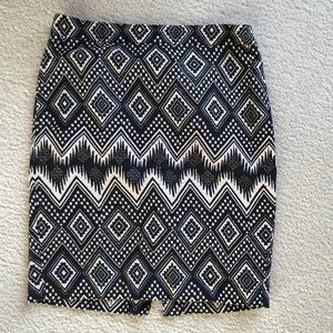 J. Crew Black and White Pencil Skirt in Size 4